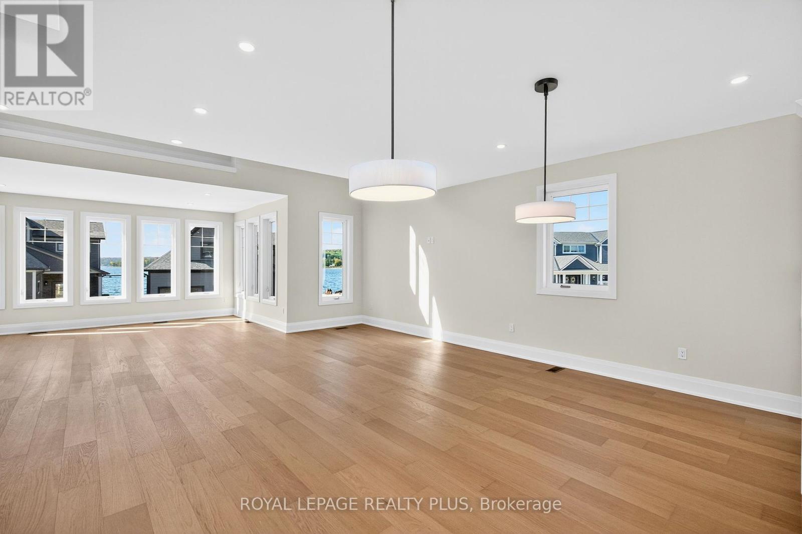 












10 MAGAZINE STREET

,
Penetanguishene,




Ontario
L9M0W6

