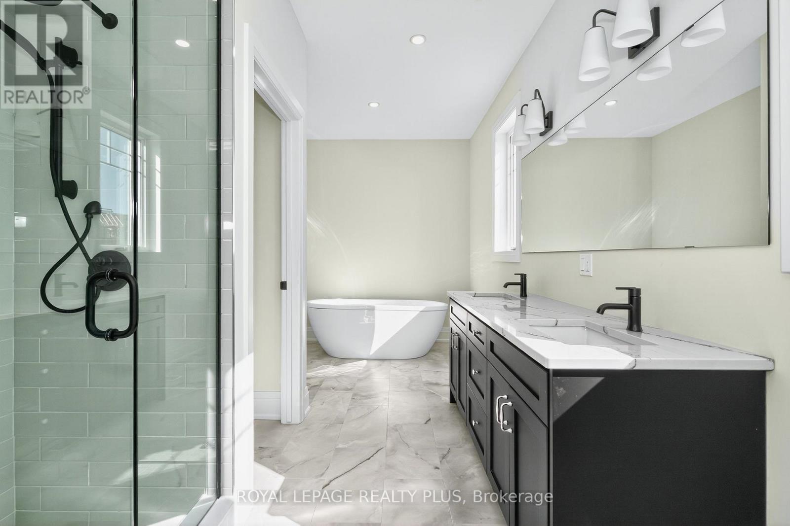 












10 MAGAZINE STREET

,
Penetanguishene,




Ontario
L9M0W6

