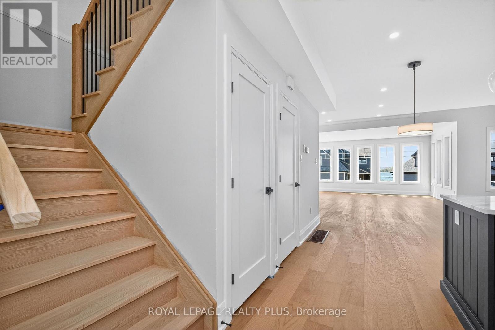 












10 MAGAZINE STREET

,
Penetanguishene,




Ontario
L9M0W6

