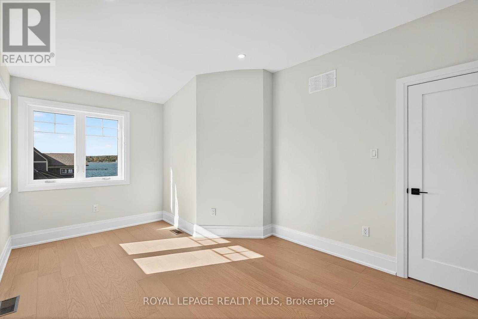 












10 MAGAZINE STREET

,
Penetanguishene,




Ontario
L9M0W6

