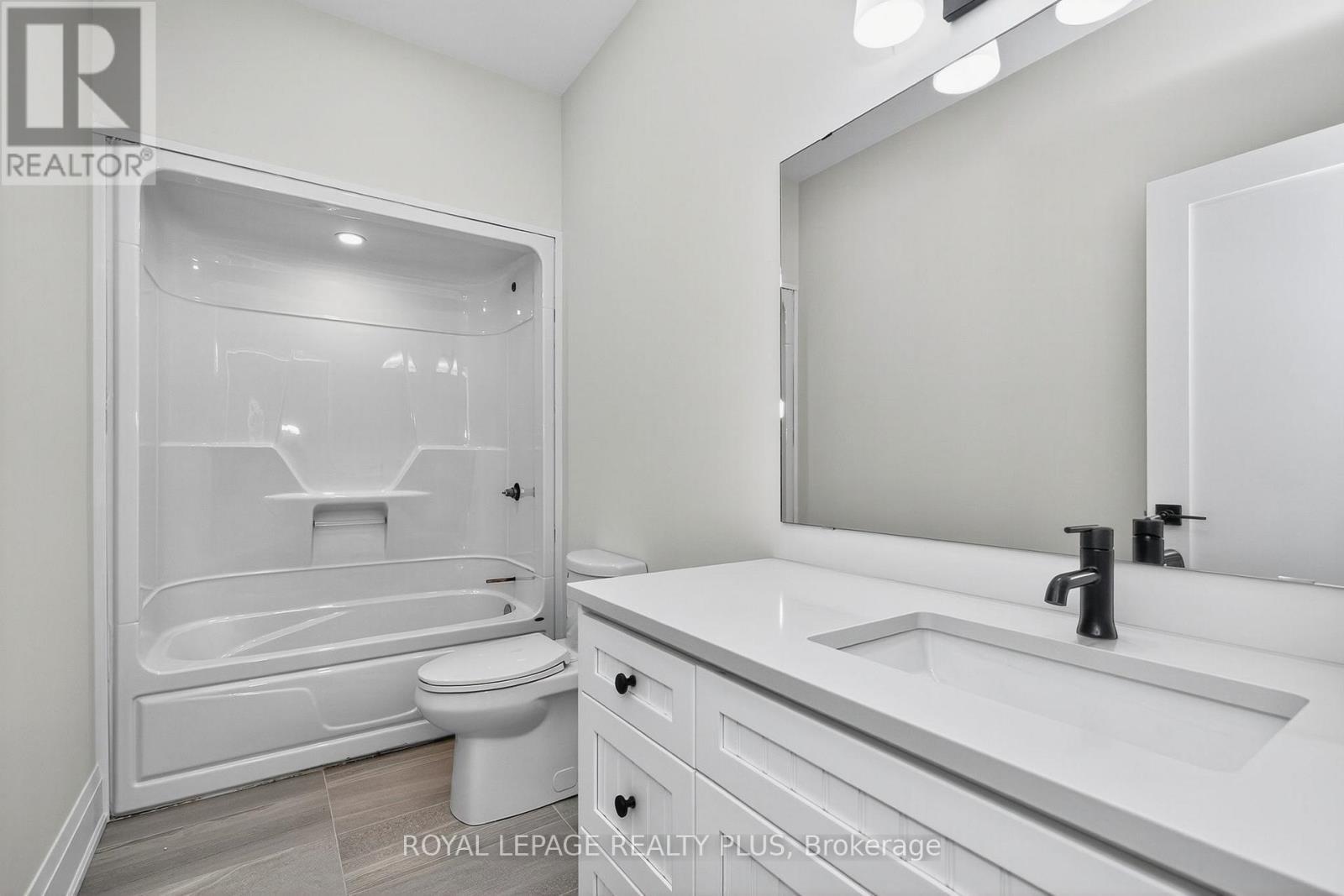 












10 MAGAZINE STREET

,
Penetanguishene,




Ontario
L9M0W6

