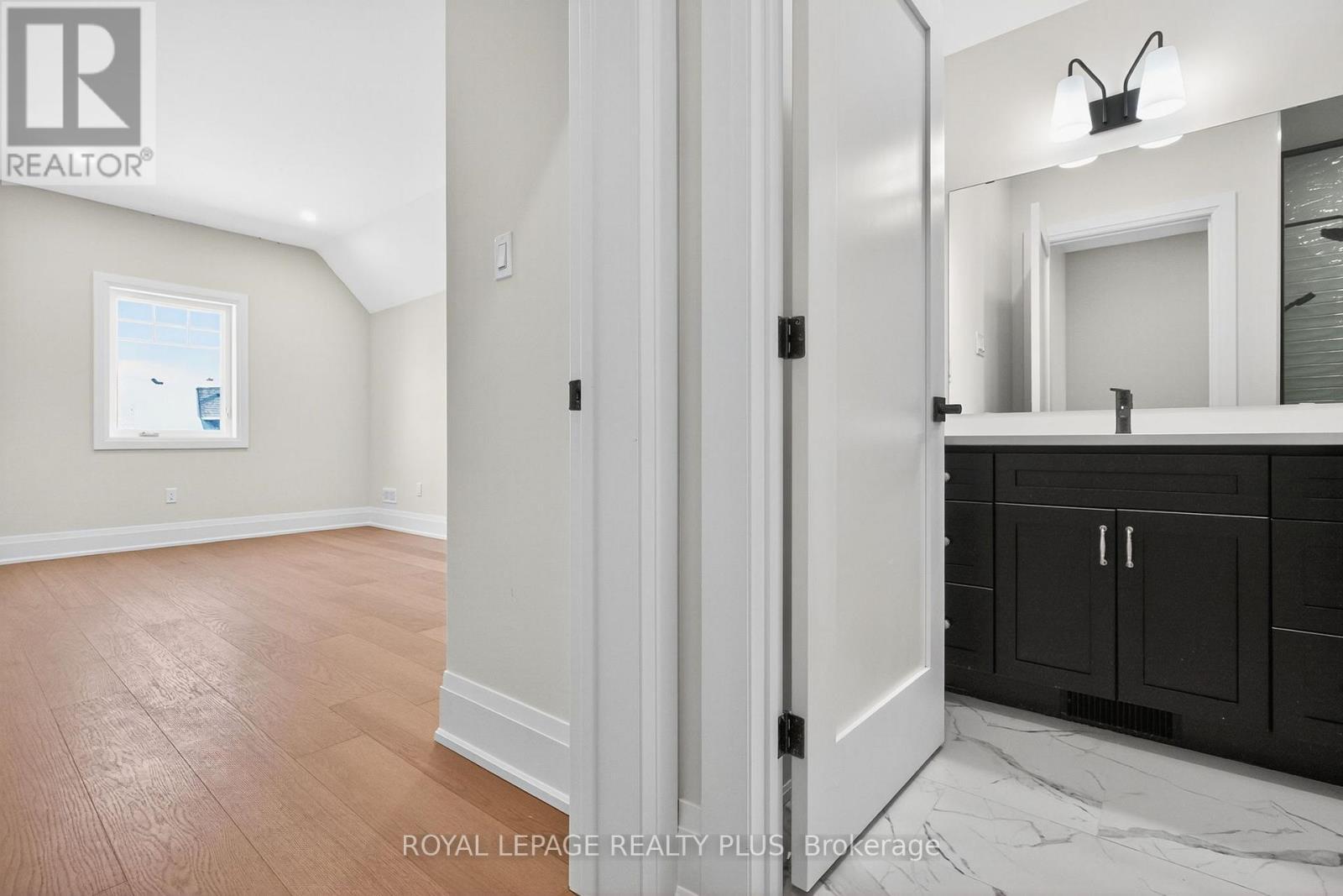 












10 MAGAZINE STREET

,
Penetanguishene,




Ontario
L9M0W6

