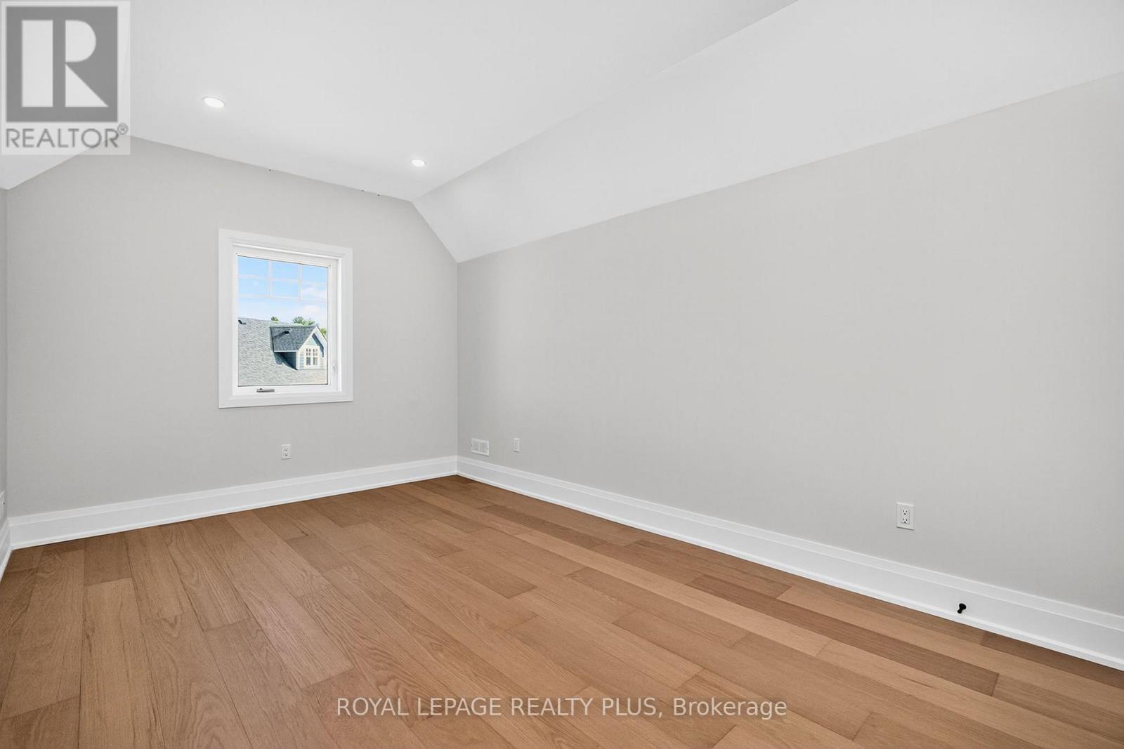 












10 MAGAZINE STREET

,
Penetanguishene,




Ontario
L9M0W6

