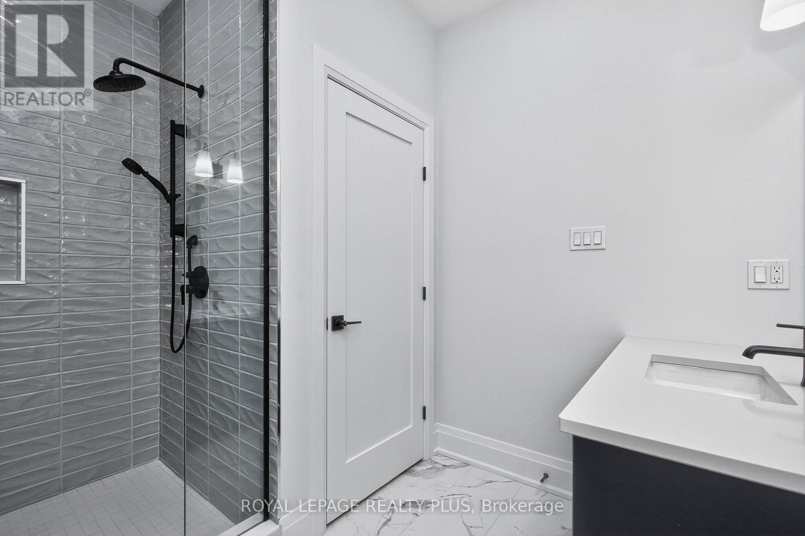 












10 MAGAZINE STREET

,
Penetanguishene,




Ontario
L9M0W6

