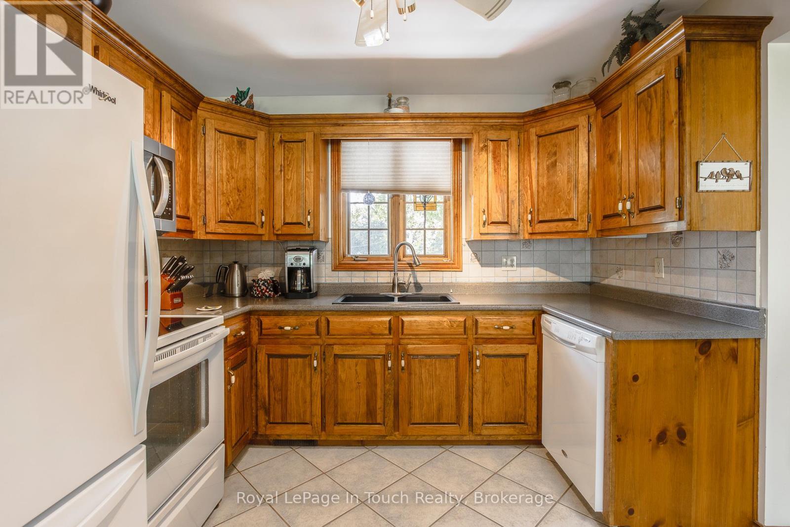 












29 MARY JANE ROAD

,
Tiny (Wyevale),




Ontario
L0L2T0

