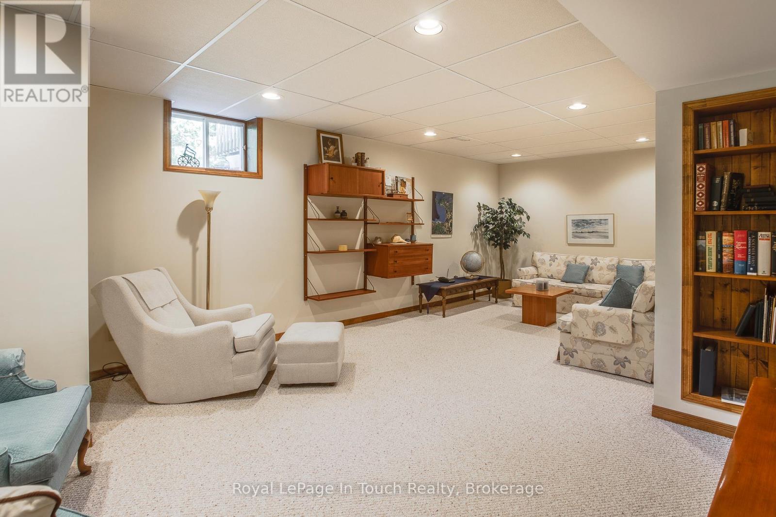 












29 MARY JANE ROAD

,
Tiny (Wyevale),




Ontario
L0L2T0

