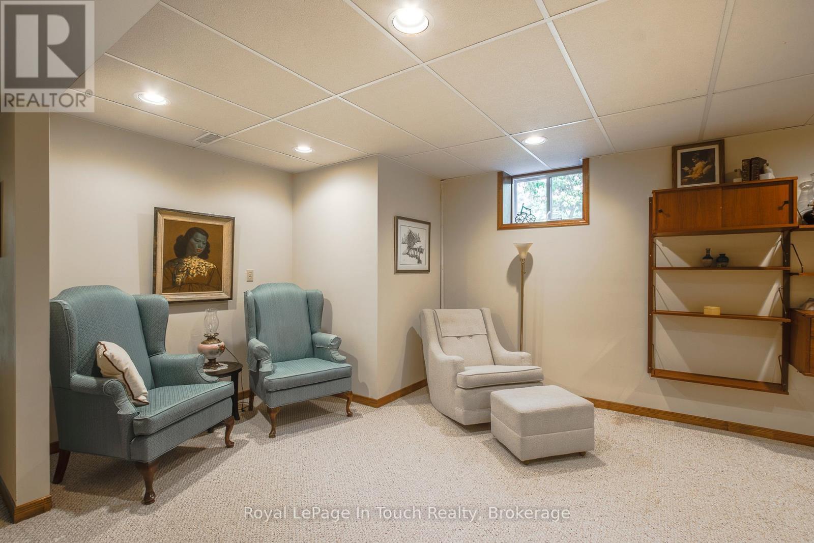 












29 MARY JANE ROAD

,
Tiny (Wyevale),




Ontario
L0L2T0

