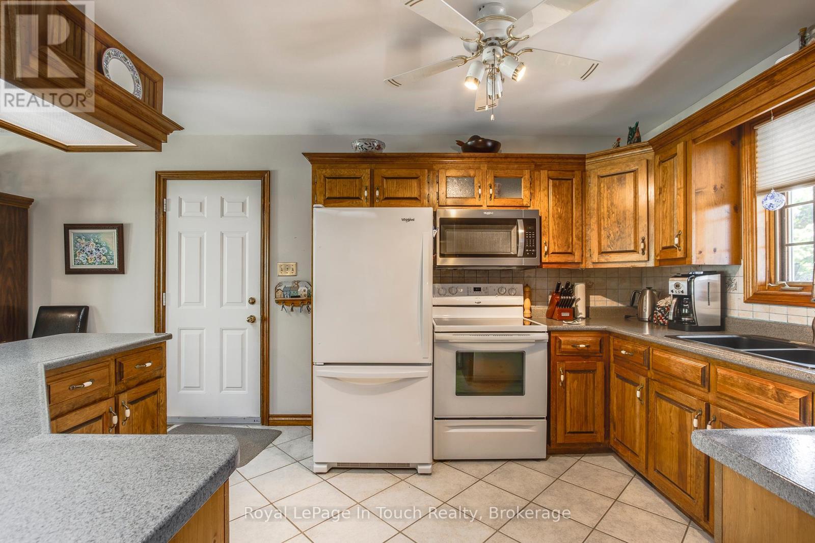 












29 MARY JANE ROAD

,
Tiny (Wyevale),




Ontario
L0L2T0

