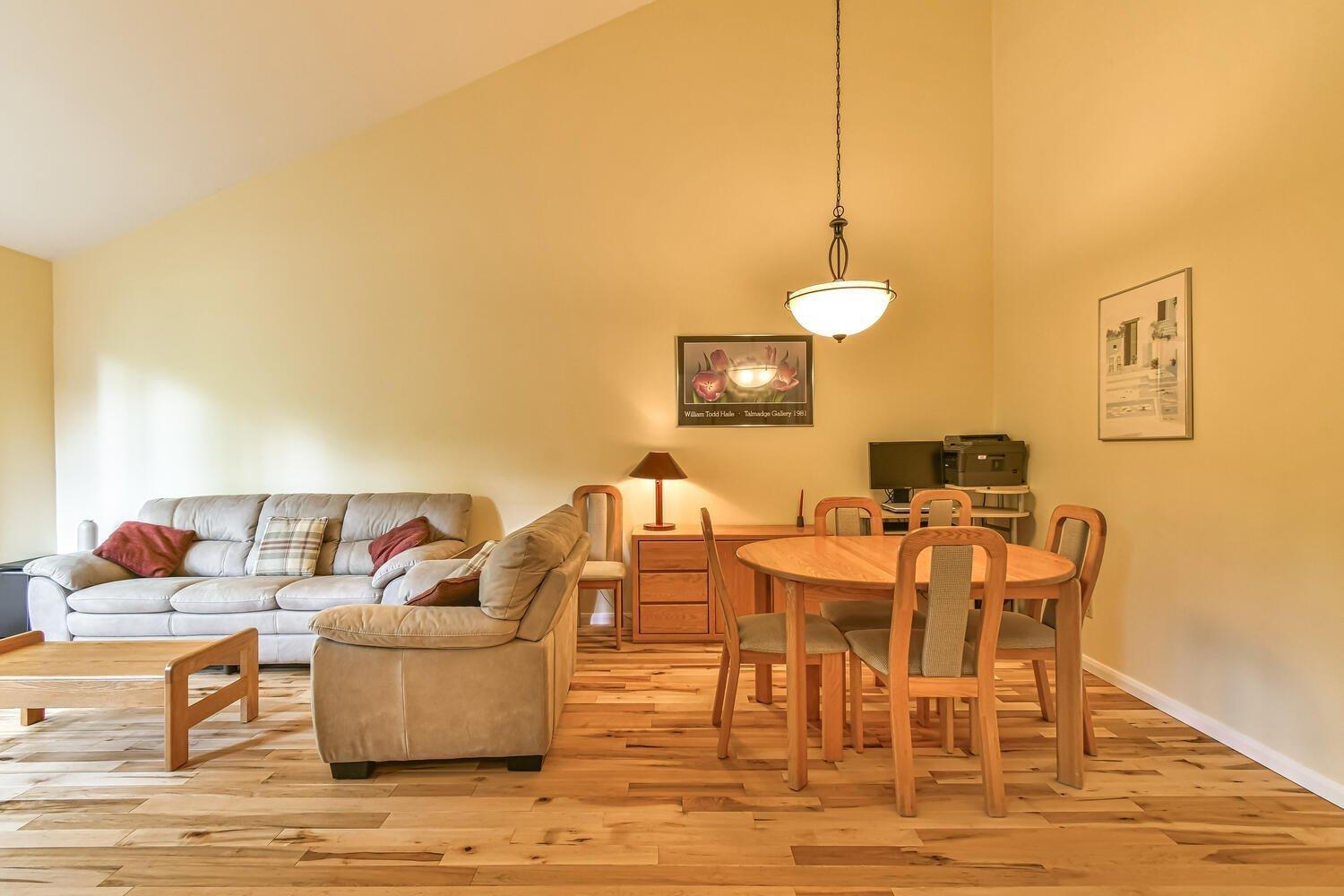 









1009

 - 1010


Crois. des Soleils

,
Mont-Tremblant,




QC
J8E1X6

