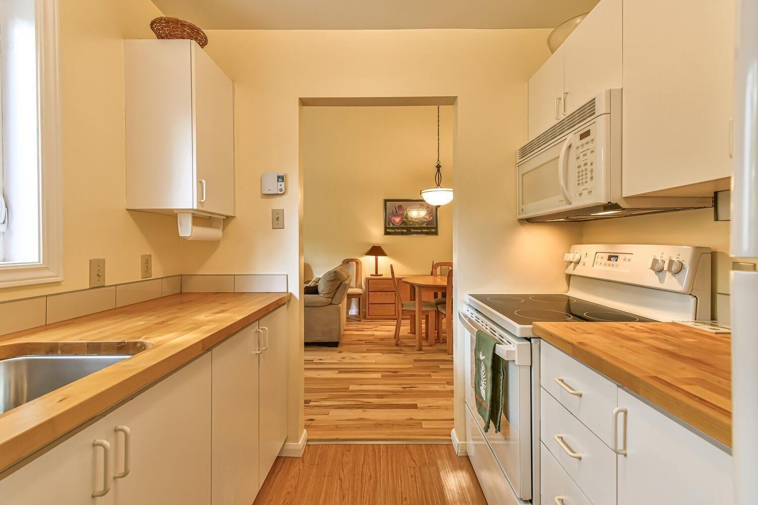 









1009

 - 1010


Crois. des Soleils

,
Mont-Tremblant,




QC
J8E1X6

