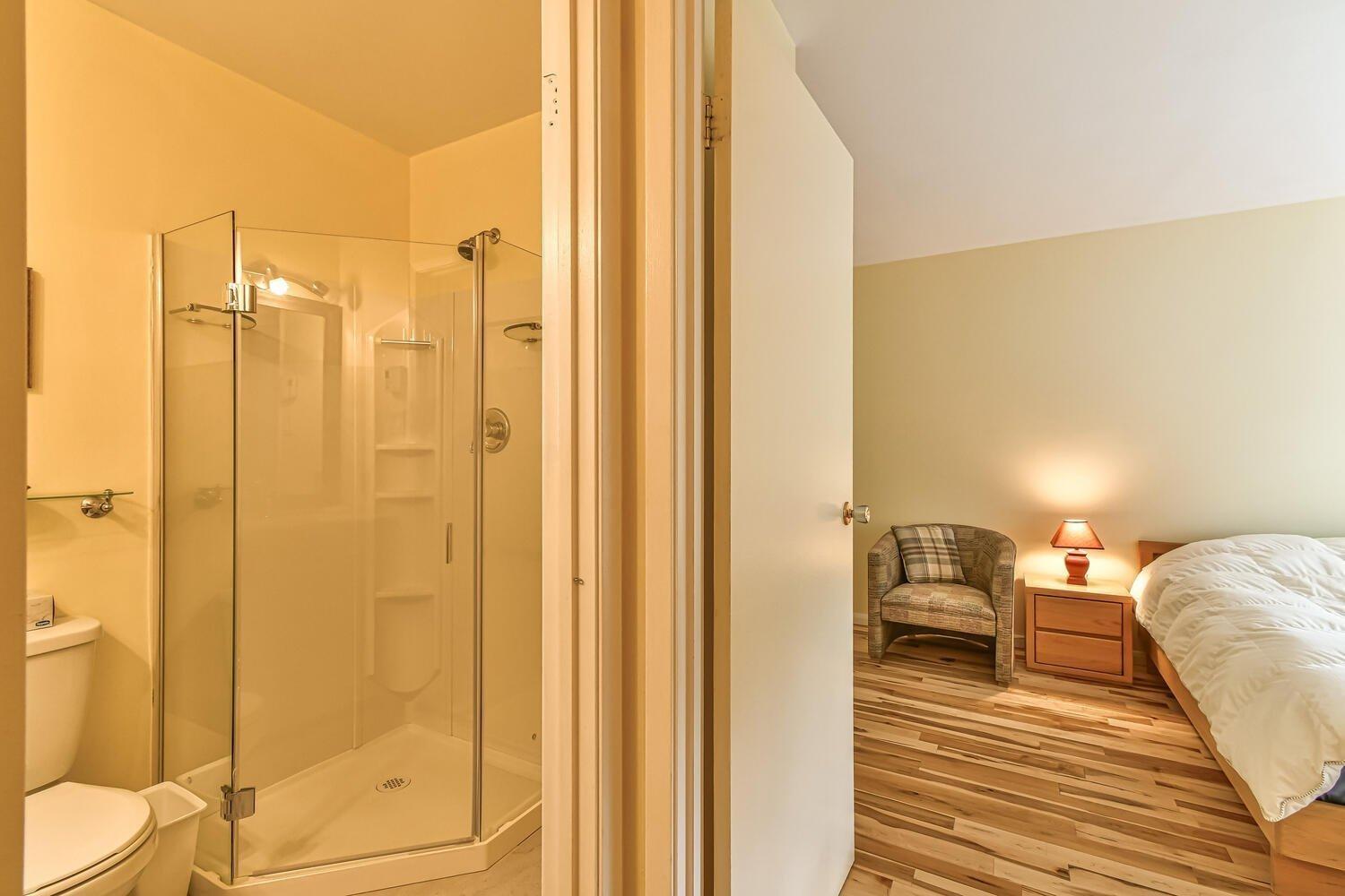 









1009

 - 1010


Crois. des Soleils

,
Mont-Tremblant,




QC
J8E1X6

