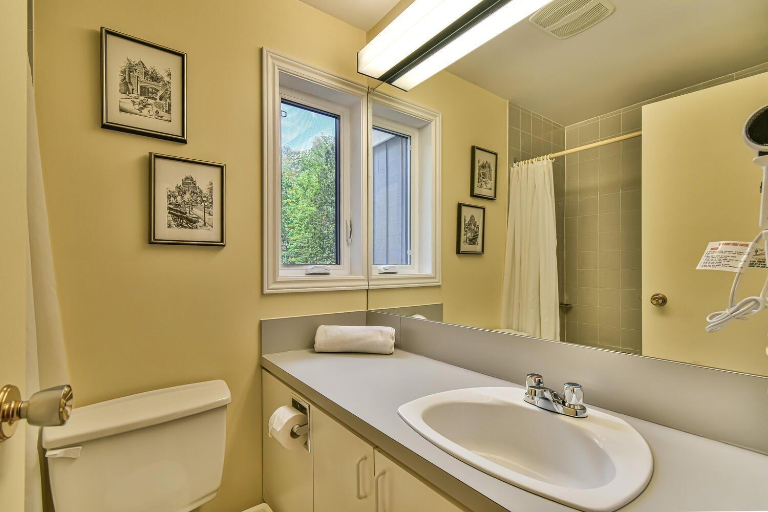 









1009

 - 1010


Crois. des Soleils

,
Mont-Tremblant,




QC
J8E1X6

