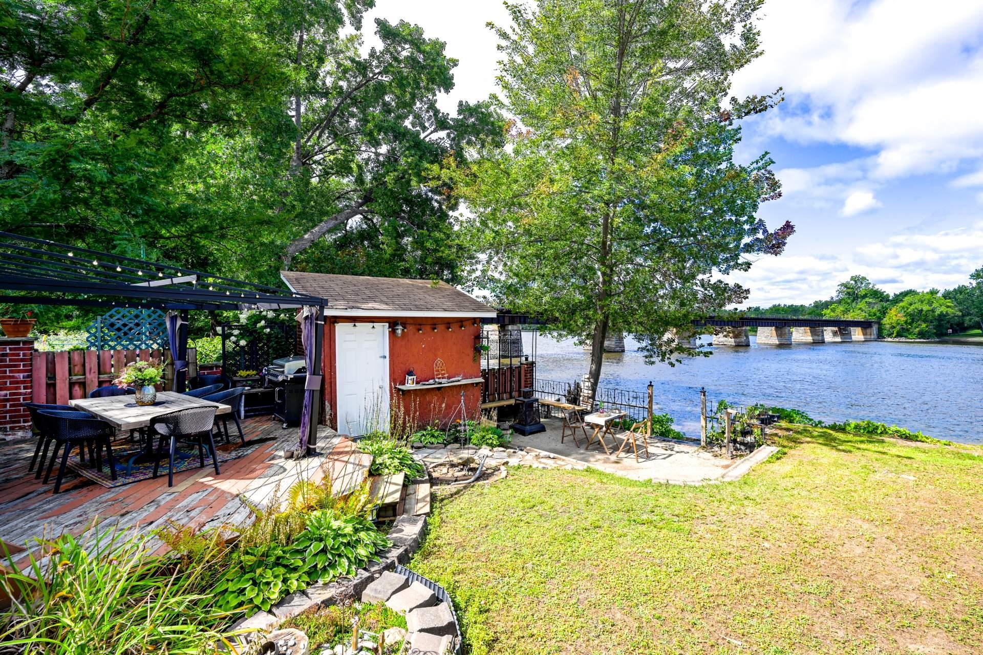 









13Z

 - 15Z


Rue Alfred

,
Laval (Sainte-Rose),




QC
H7L2G8

