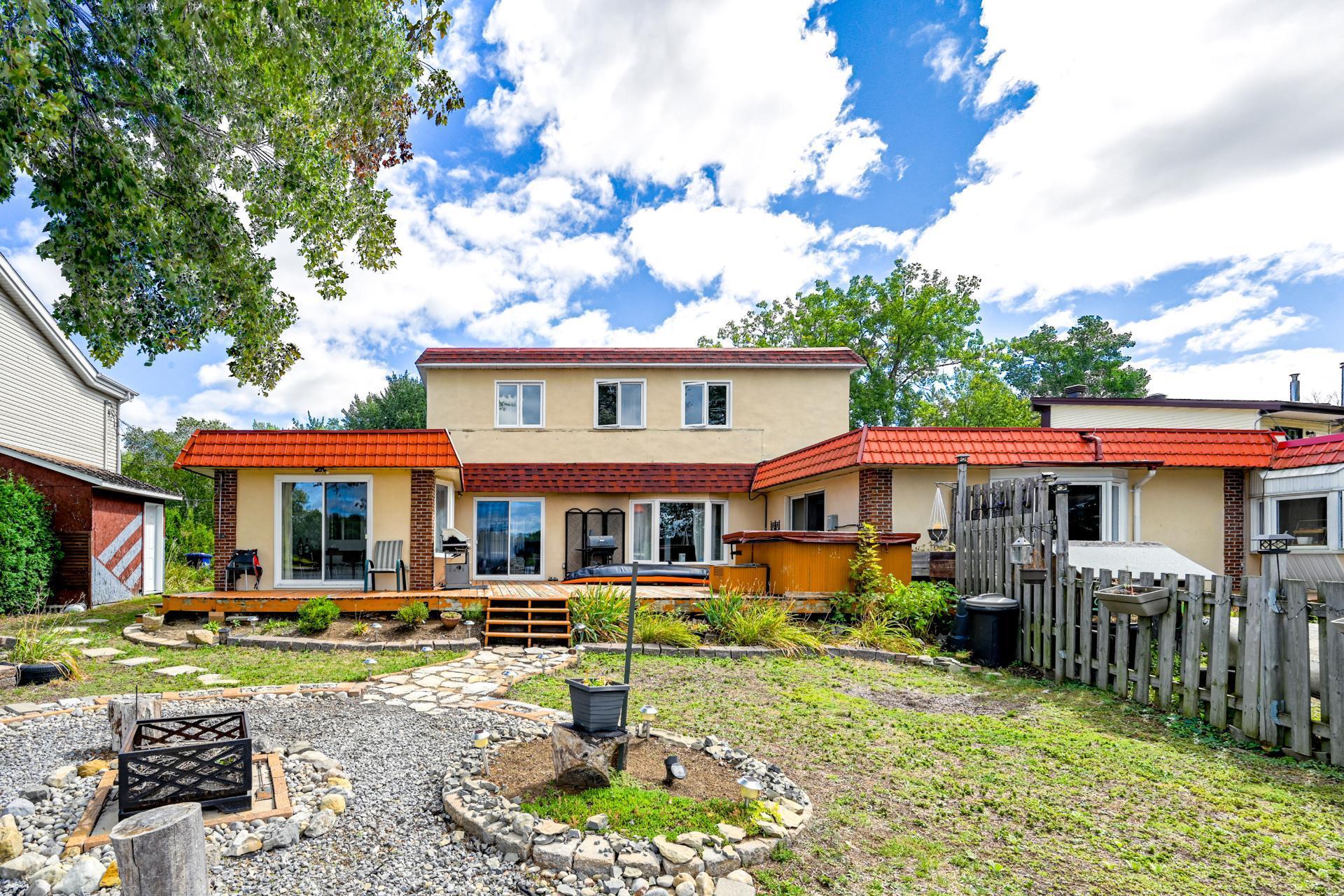 









13Z

 - 15Z


Rue Alfred

,
Laval (Sainte-Rose),




QC
H7L2G8

