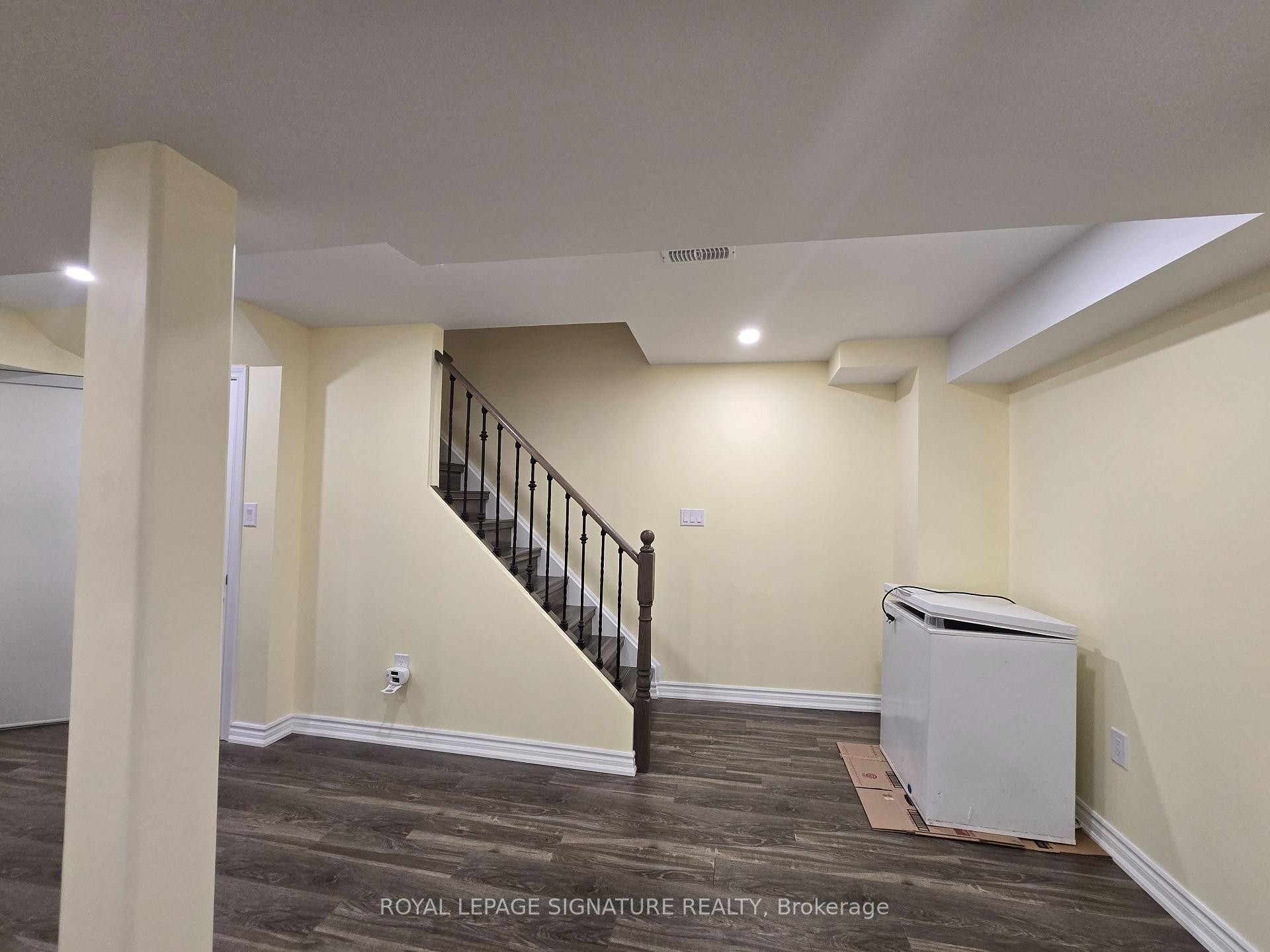 









2480


Earl Grey

Avenue,
Pickering,




ON
L1X 0B9

