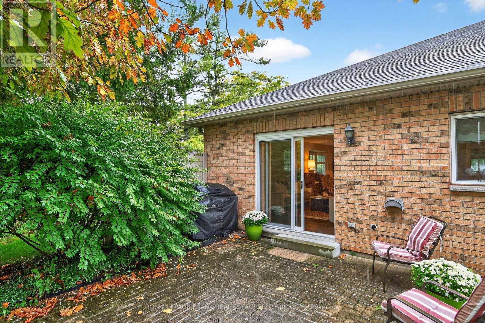 












20 CHARLES COURT

,
Selwyn,




Ontario
K0L2H0

