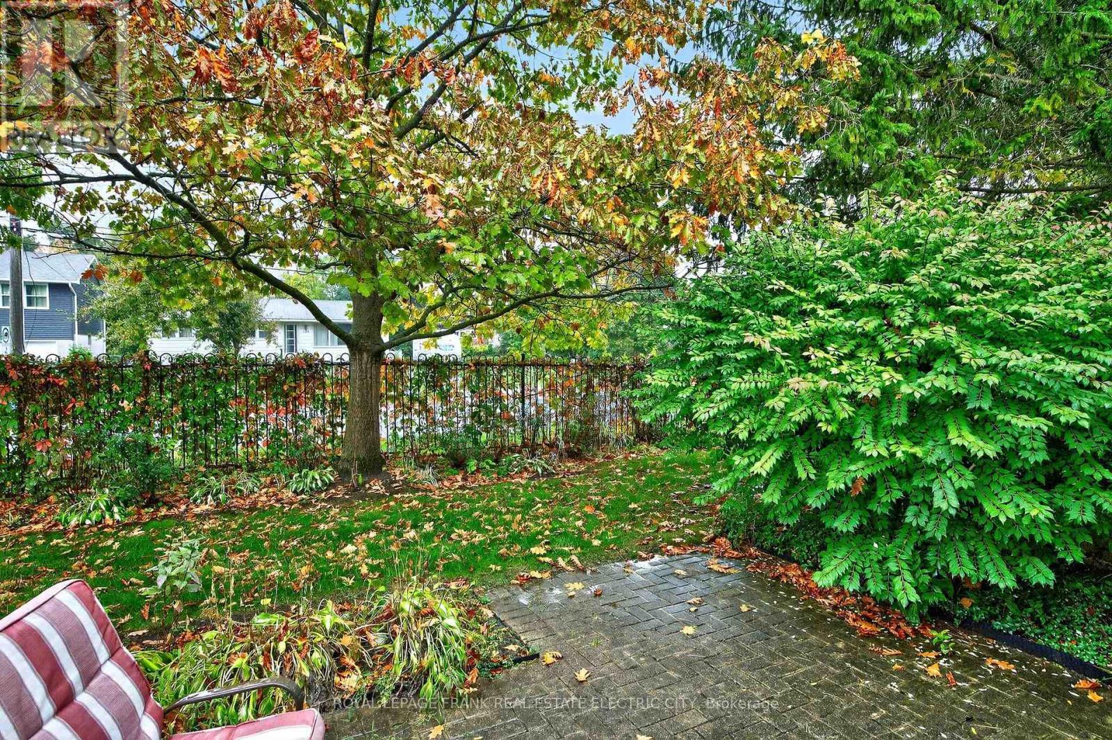 












20 CHARLES COURT

,
Selwyn,




Ontario
K0L2H0

