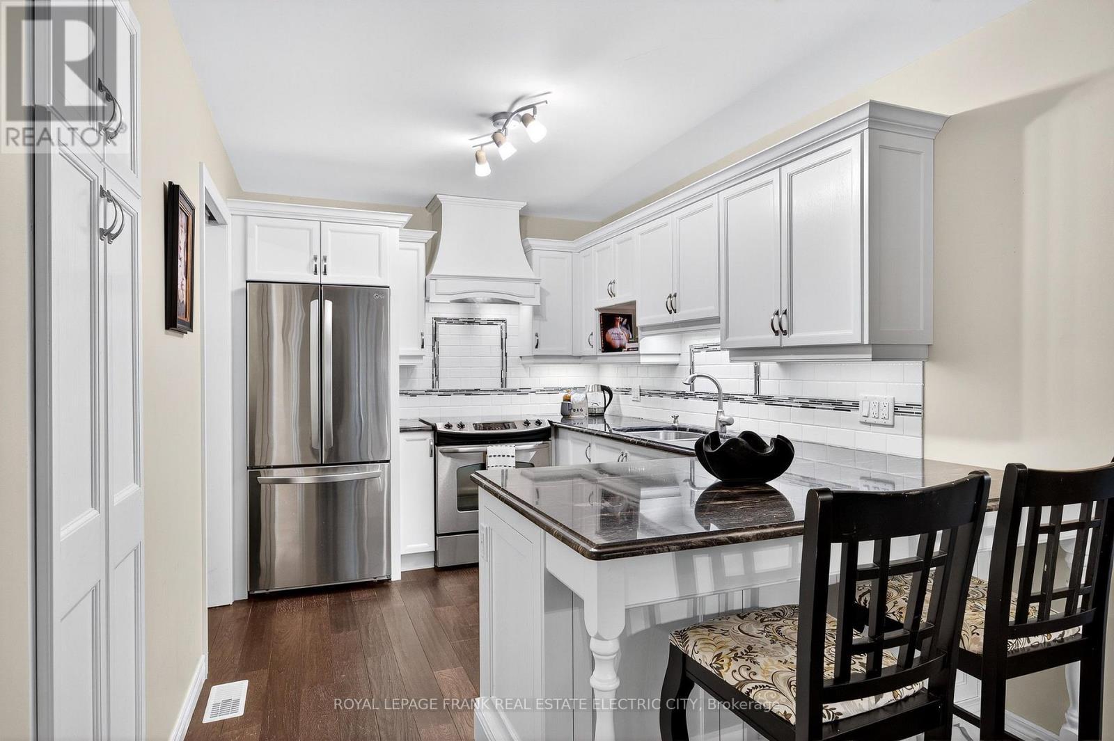 












20 CHARLES COURT

,
Selwyn,




Ontario
K0L2H0


