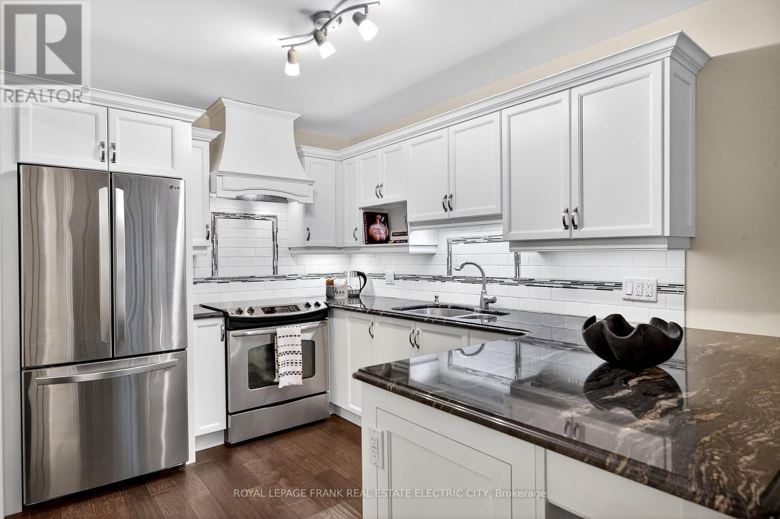 












20 CHARLES COURT

,
Selwyn,




Ontario
K0L2H0

