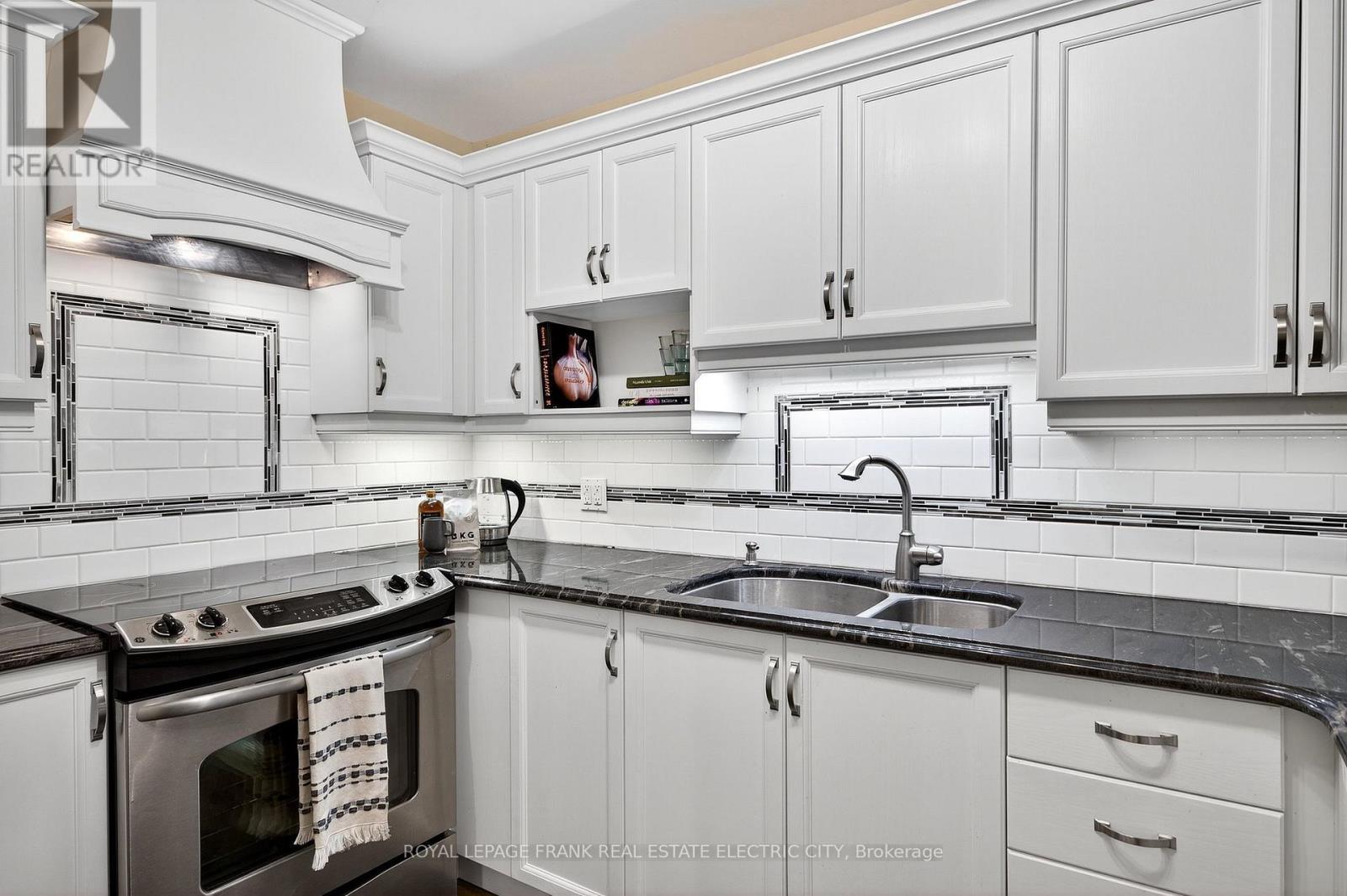 












20 CHARLES COURT

,
Selwyn,




Ontario
K0L2H0

