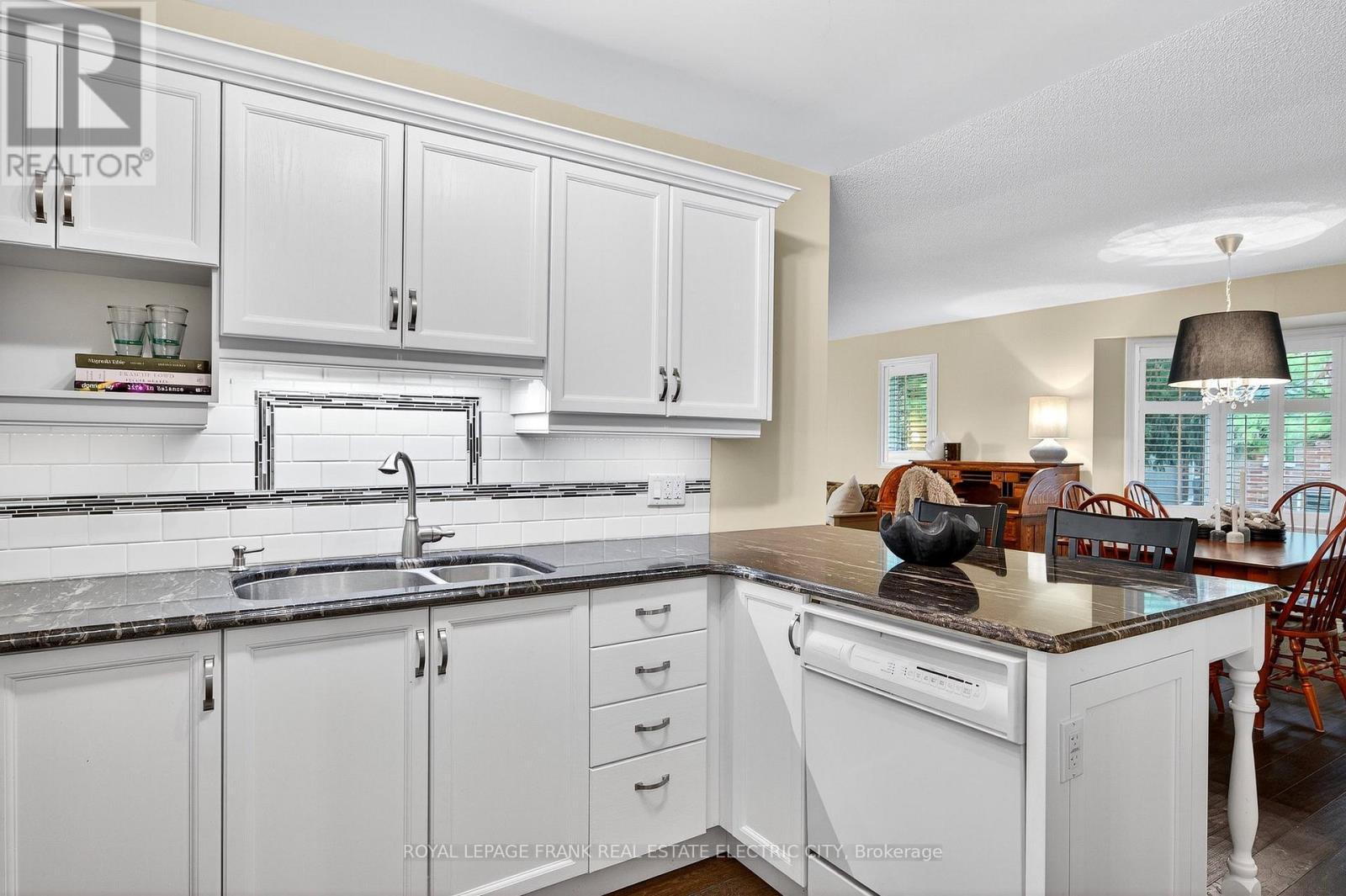 












20 CHARLES COURT

,
Selwyn,




Ontario
K0L2H0

