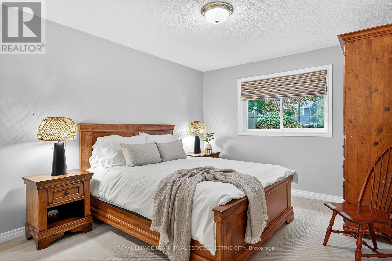 












20 CHARLES COURT

,
Selwyn,




Ontario
K0L2H0

