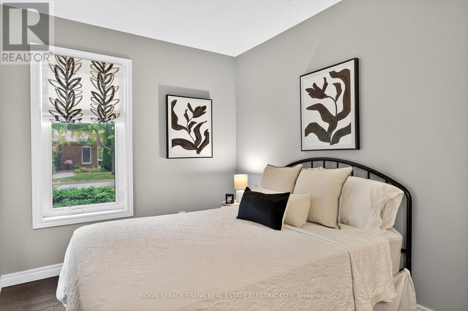 












20 CHARLES COURT

,
Selwyn,




Ontario
K0L2H0

