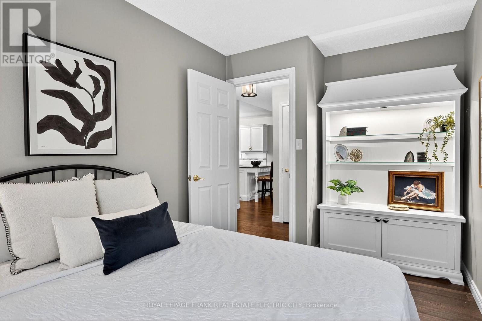 












20 CHARLES COURT

,
Selwyn,




Ontario
K0L2H0

