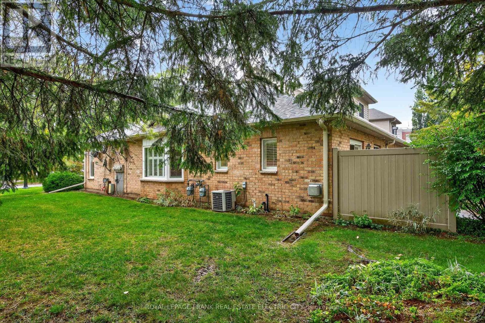 












20 CHARLES COURT

,
Selwyn,




Ontario
K0L2H0

