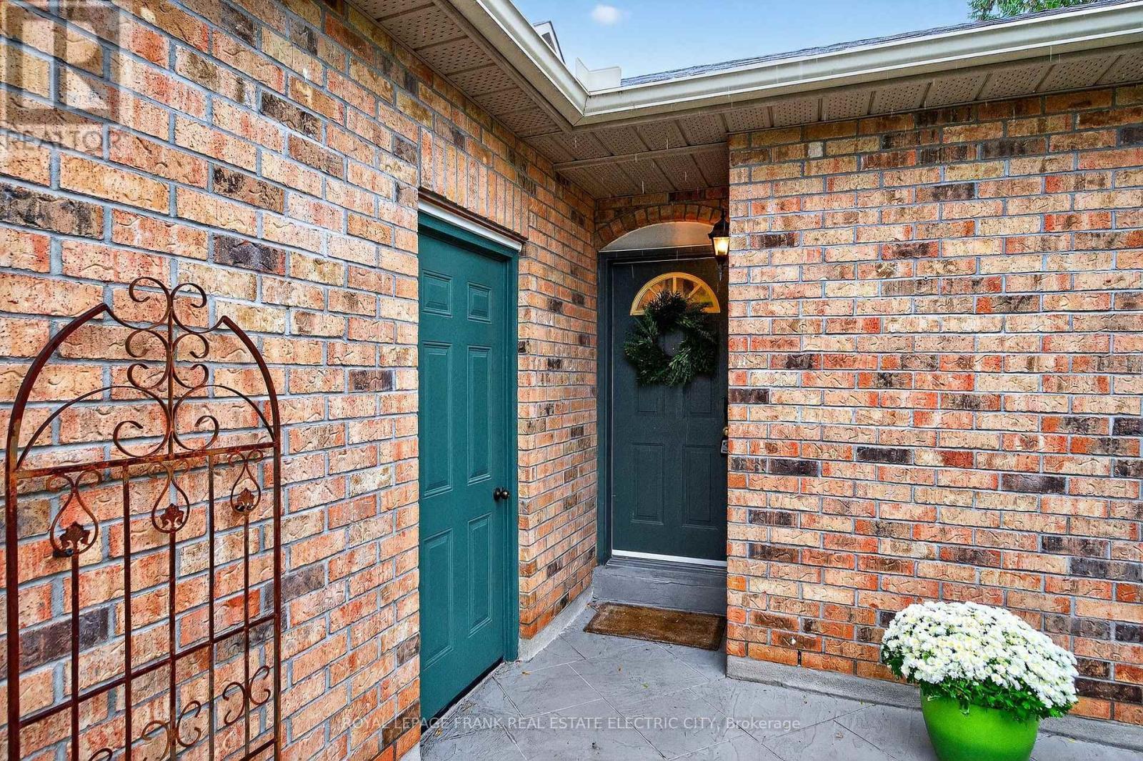 












20 CHARLES COURT

,
Selwyn,




Ontario
K0L2H0

