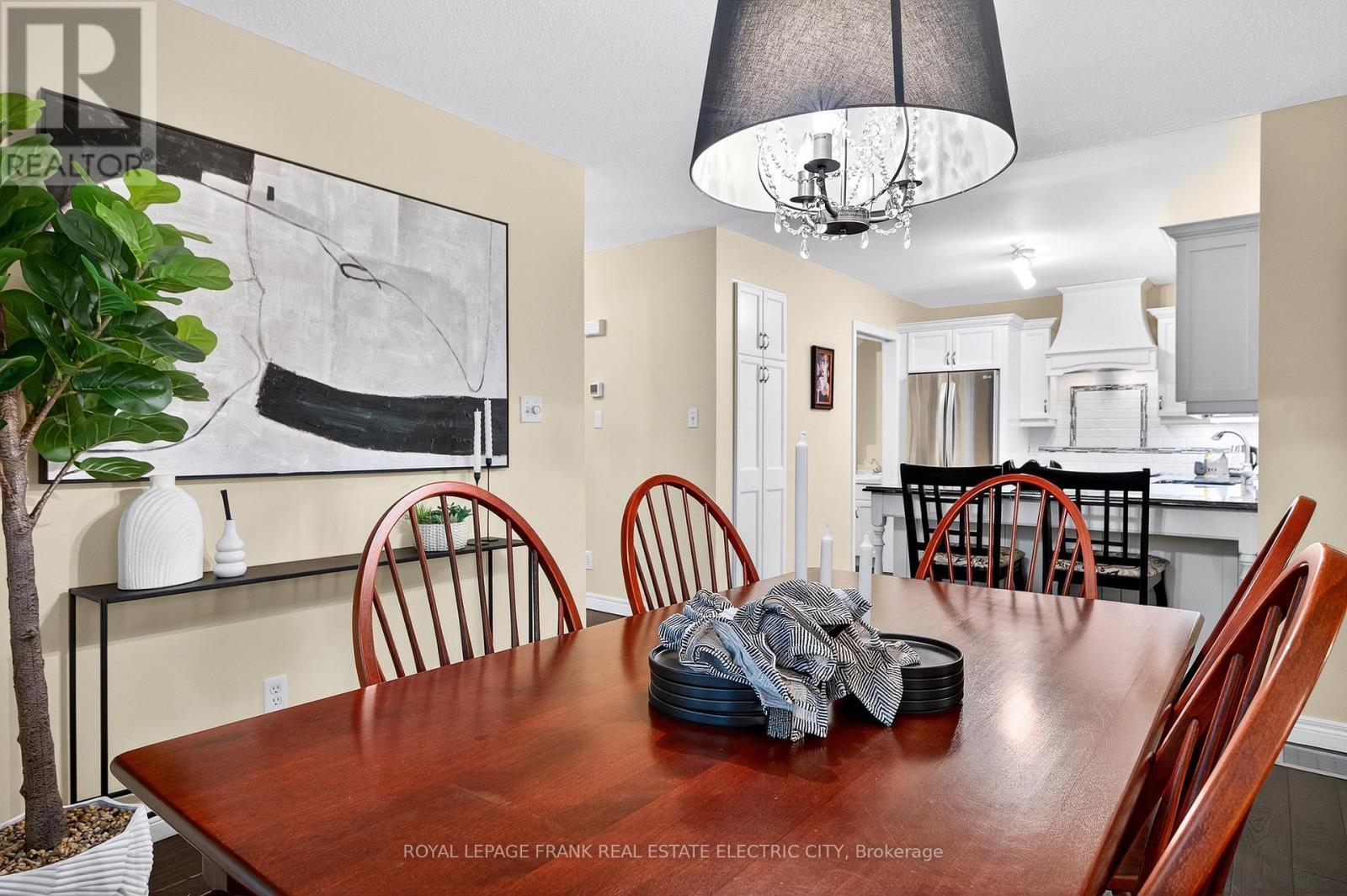 












20 CHARLES COURT

,
Selwyn,




Ontario
K0L2H0

