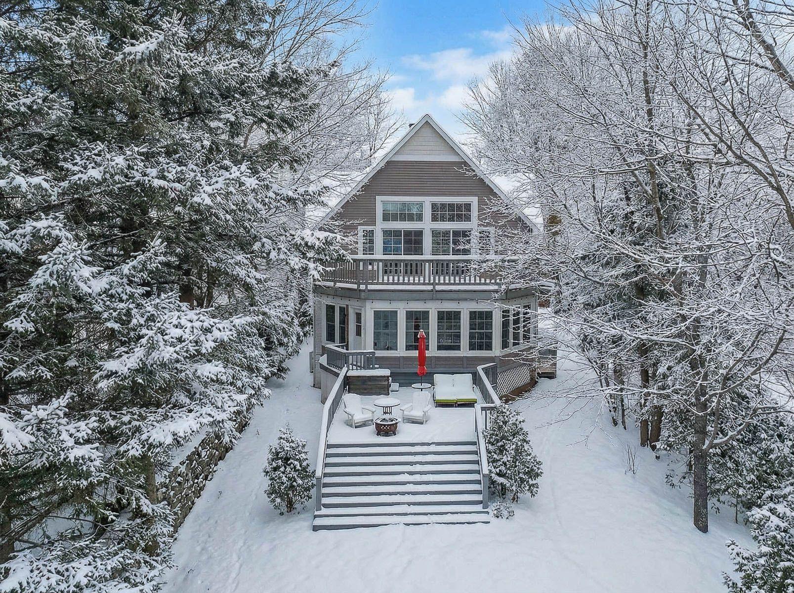 









1209


Ch. du Lac-Connelly

,
Saint-Hippolyte,




QC
J8A2B9

