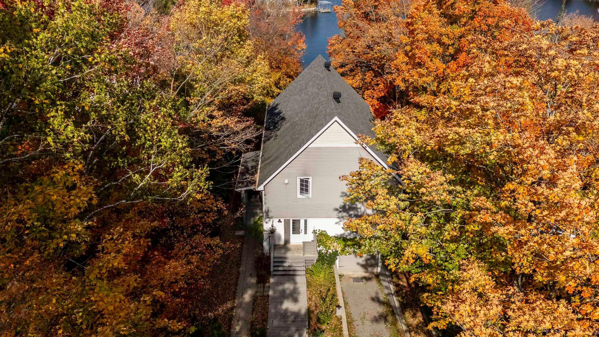 









1209


Ch. du Lac-Connelly

,
Saint-Hippolyte,




QC
J8A2B9

