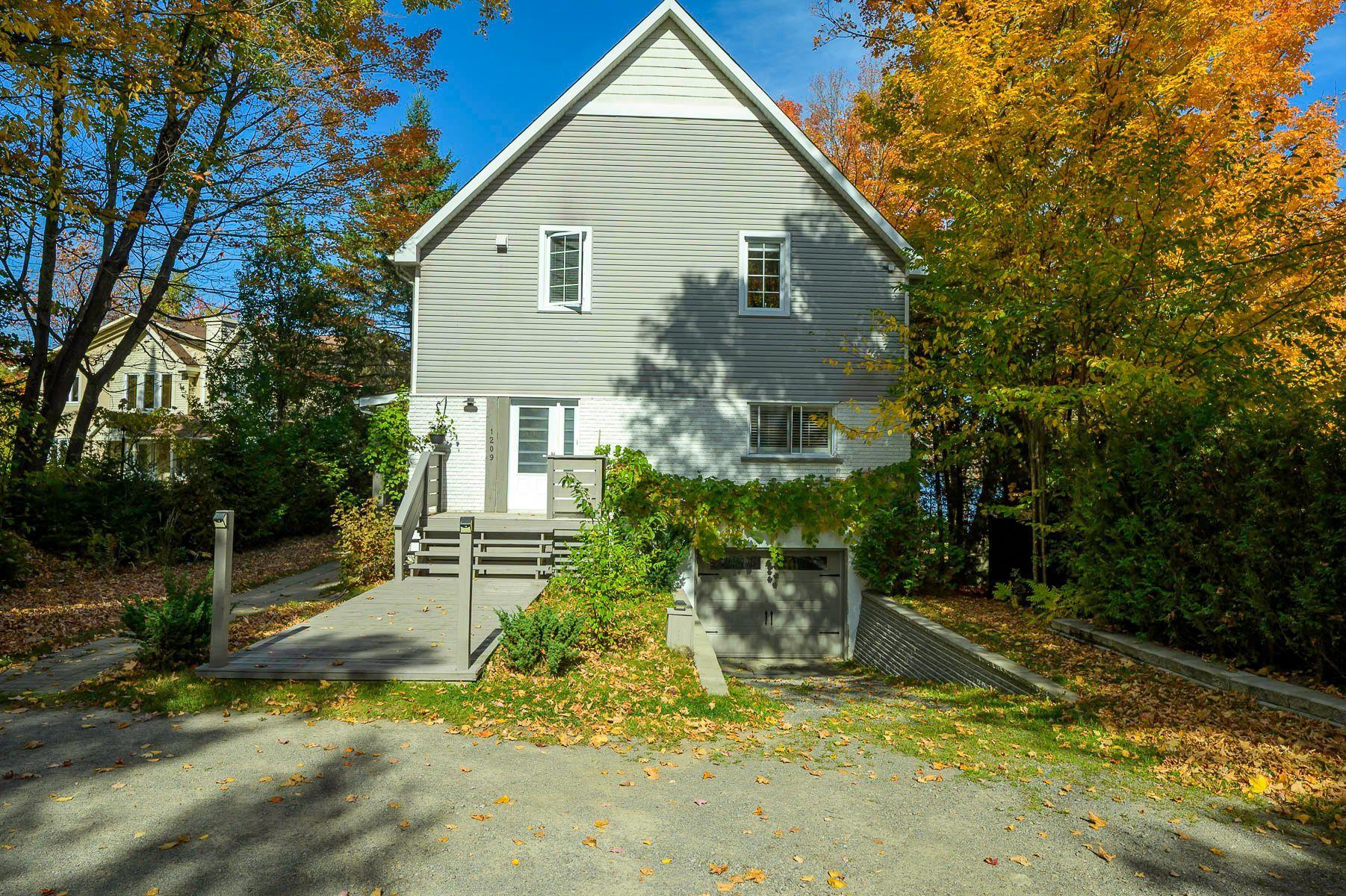 









1209


Ch. du Lac-Connelly

,
Saint-Hippolyte,




QC
J8A2B9

