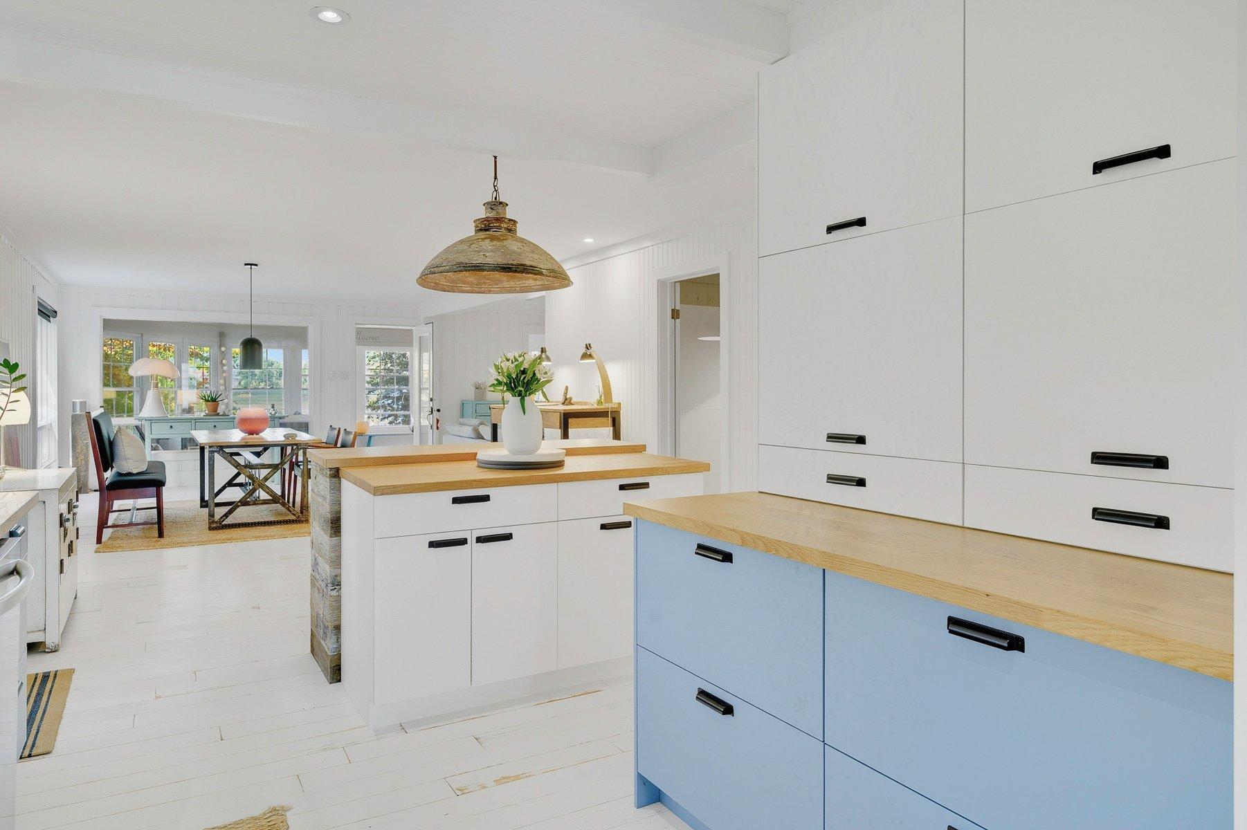 









1209


Ch. du Lac-Connelly

,
Saint-Hippolyte,




QC
J8A2B9

