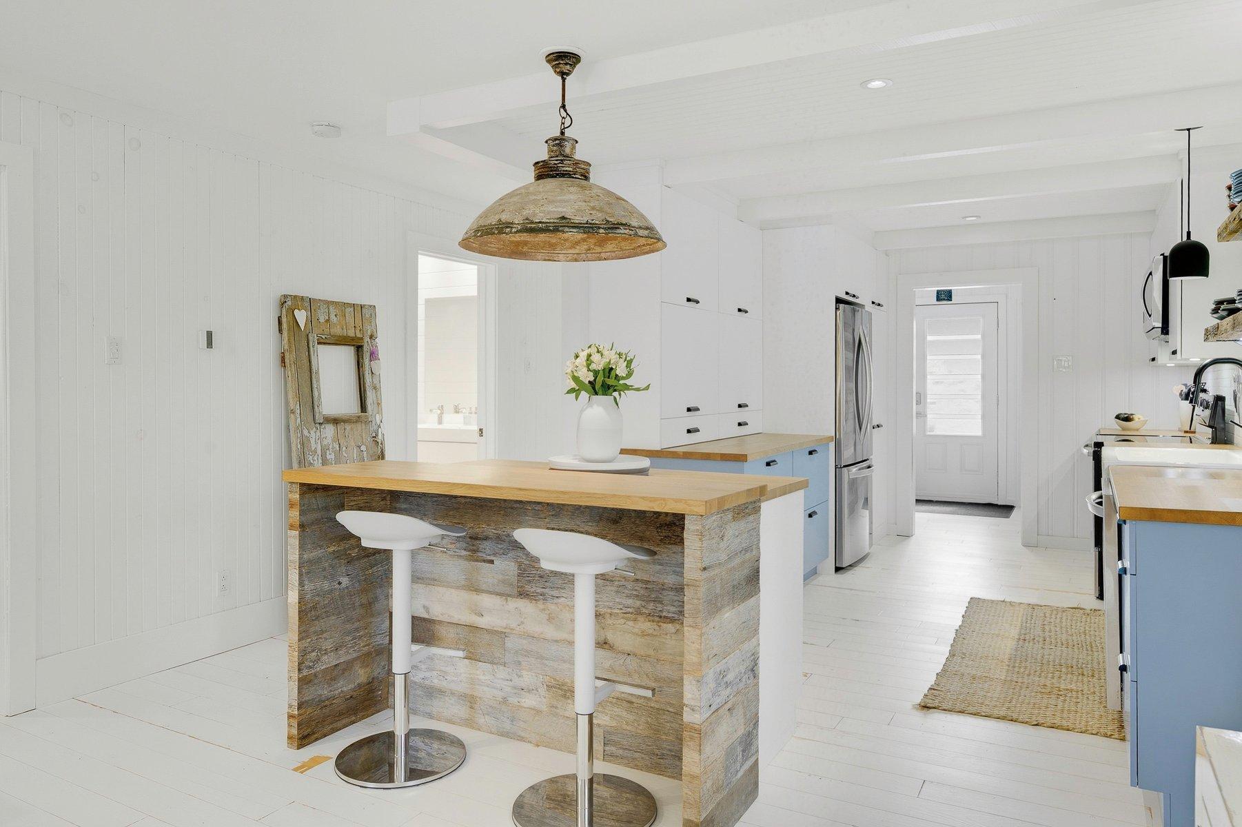 









1209


Ch. du Lac-Connelly

,
Saint-Hippolyte,




QC
J8A2B9

