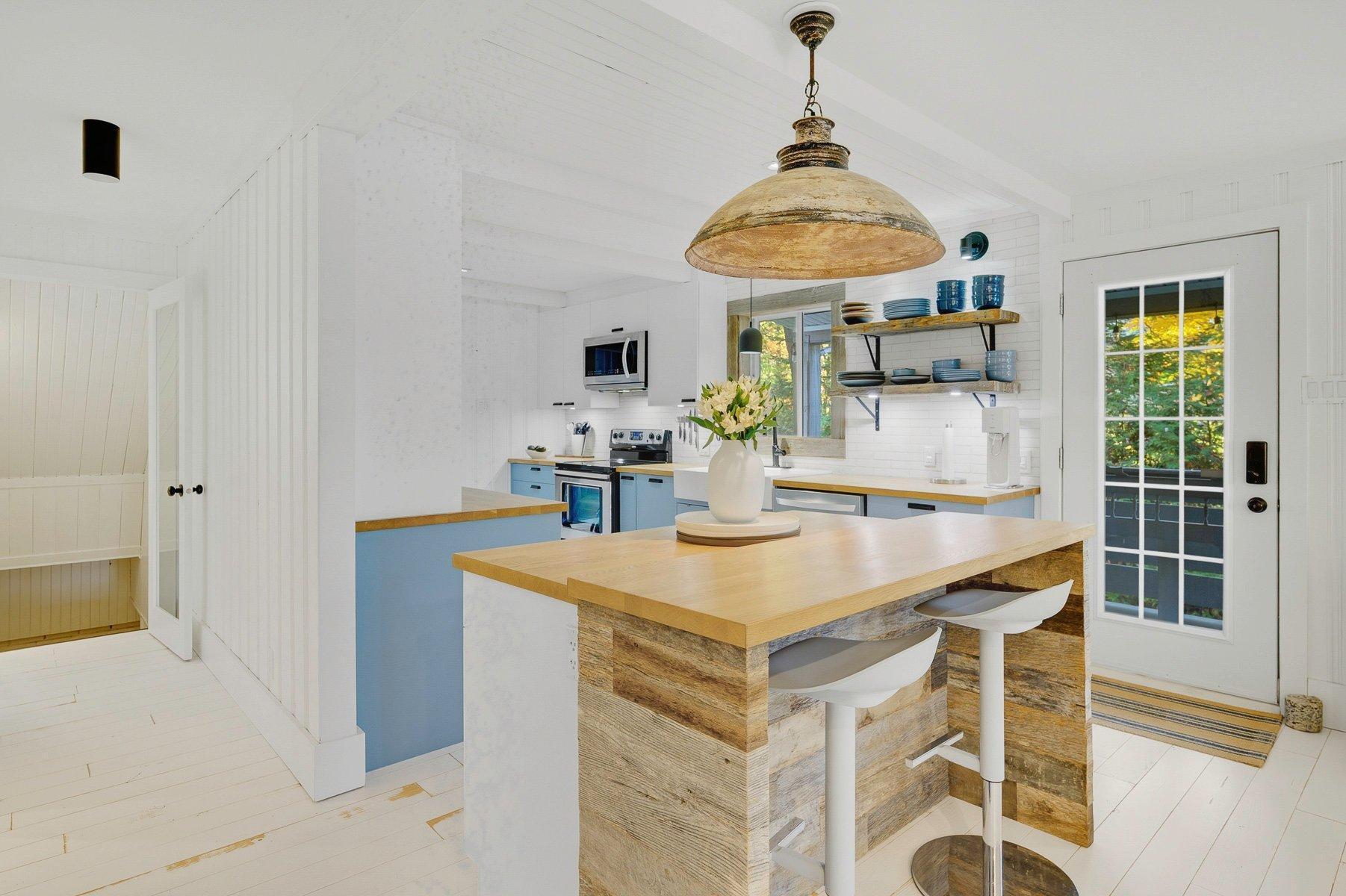 









1209


Ch. du Lac-Connelly

,
Saint-Hippolyte,




QC
J8A2B9

