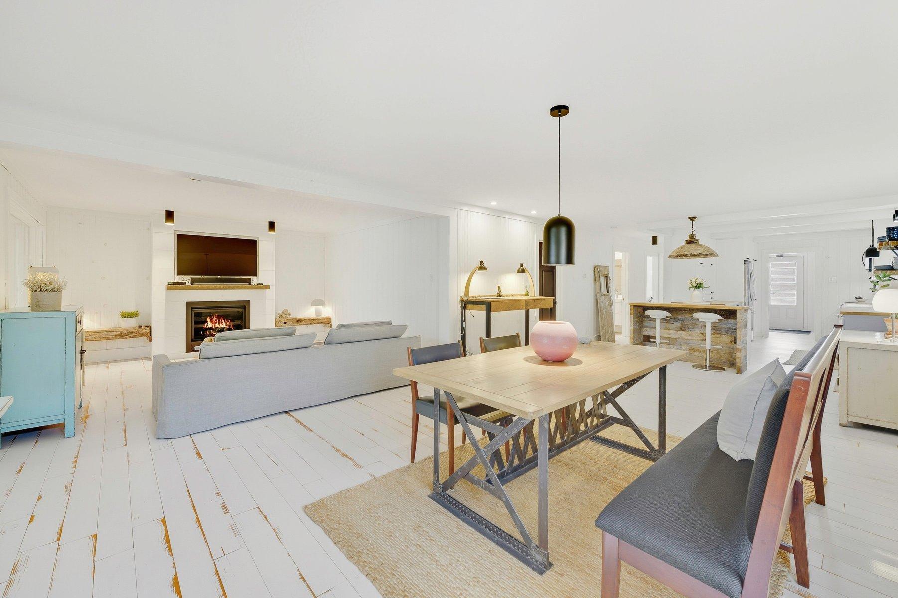 









1209


Ch. du Lac-Connelly

,
Saint-Hippolyte,




QC
J8A2B9

