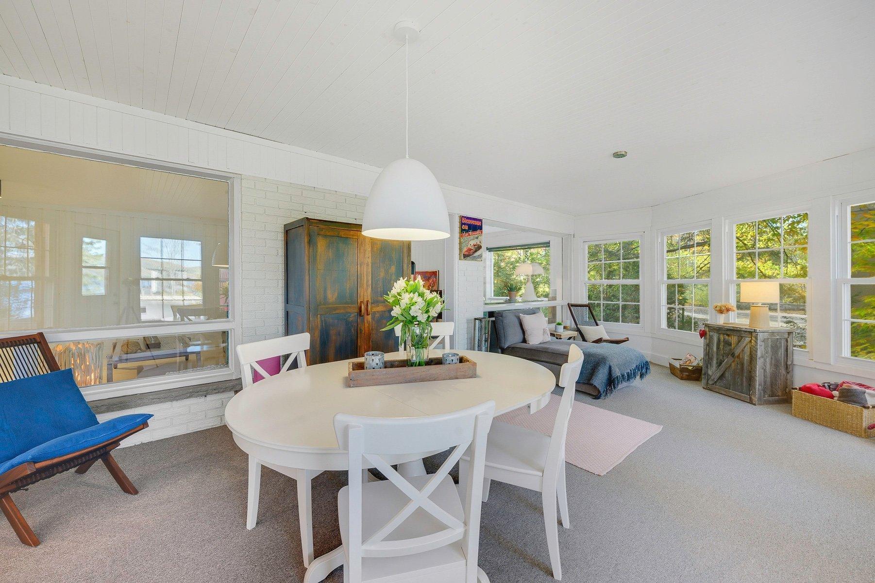 









1209


Ch. du Lac-Connelly

,
Saint-Hippolyte,




QC
J8A2B9

