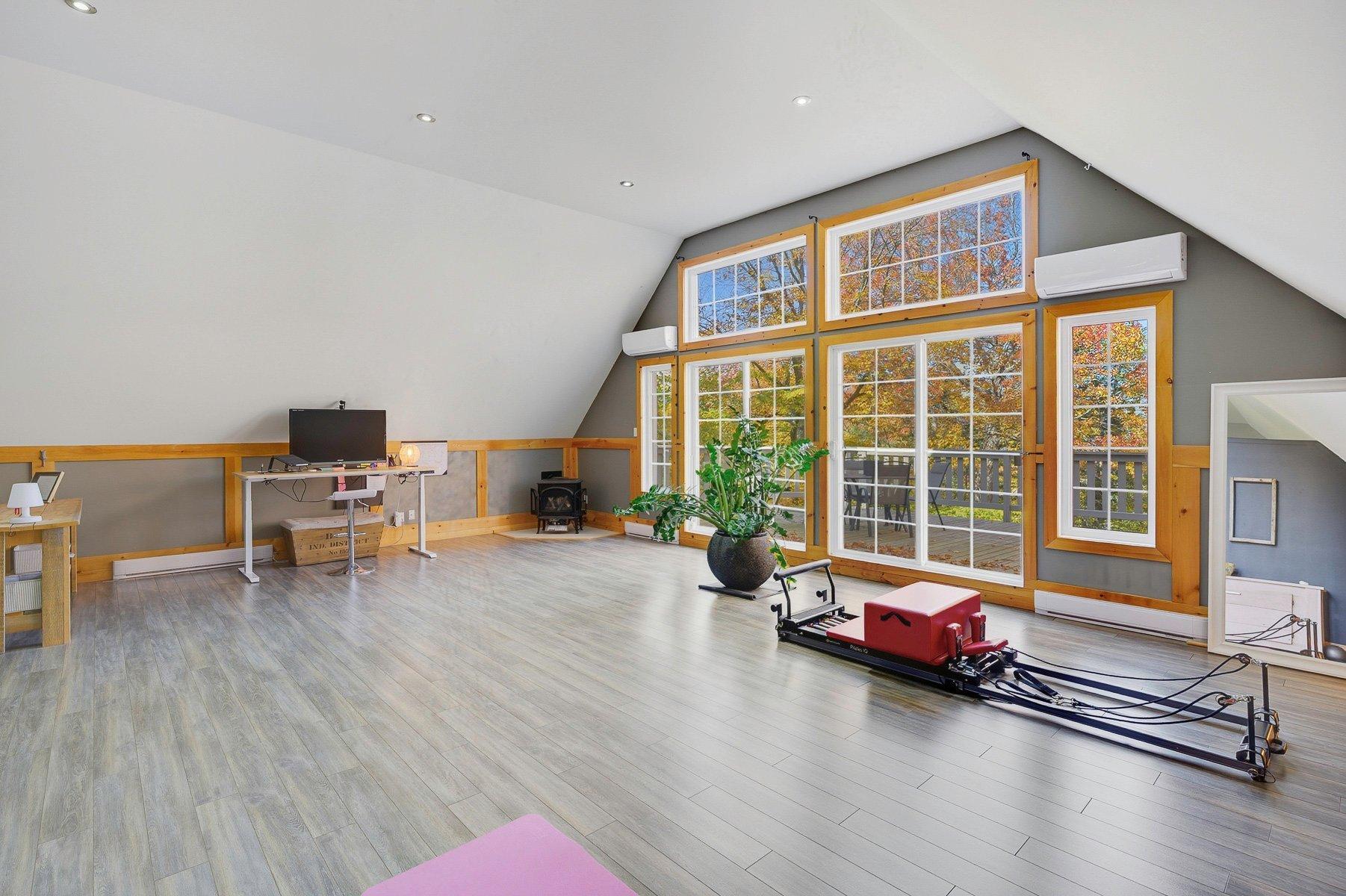 









1209


Ch. du Lac-Connelly

,
Saint-Hippolyte,




QC
J8A2B9

