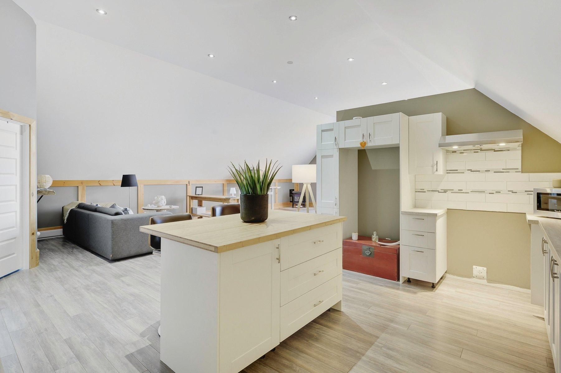 









1209


Ch. du Lac-Connelly

,
Saint-Hippolyte,




QC
J8A2B9

