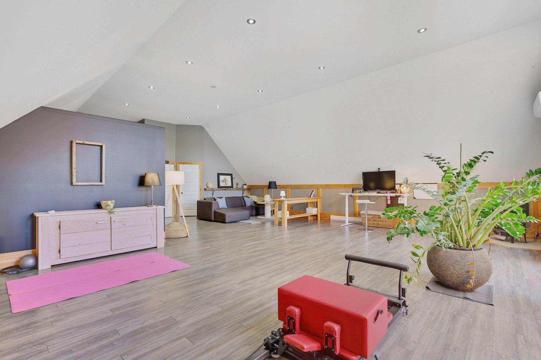 









1209


Ch. du Lac-Connelly

,
Saint-Hippolyte,




QC
J8A2B9

