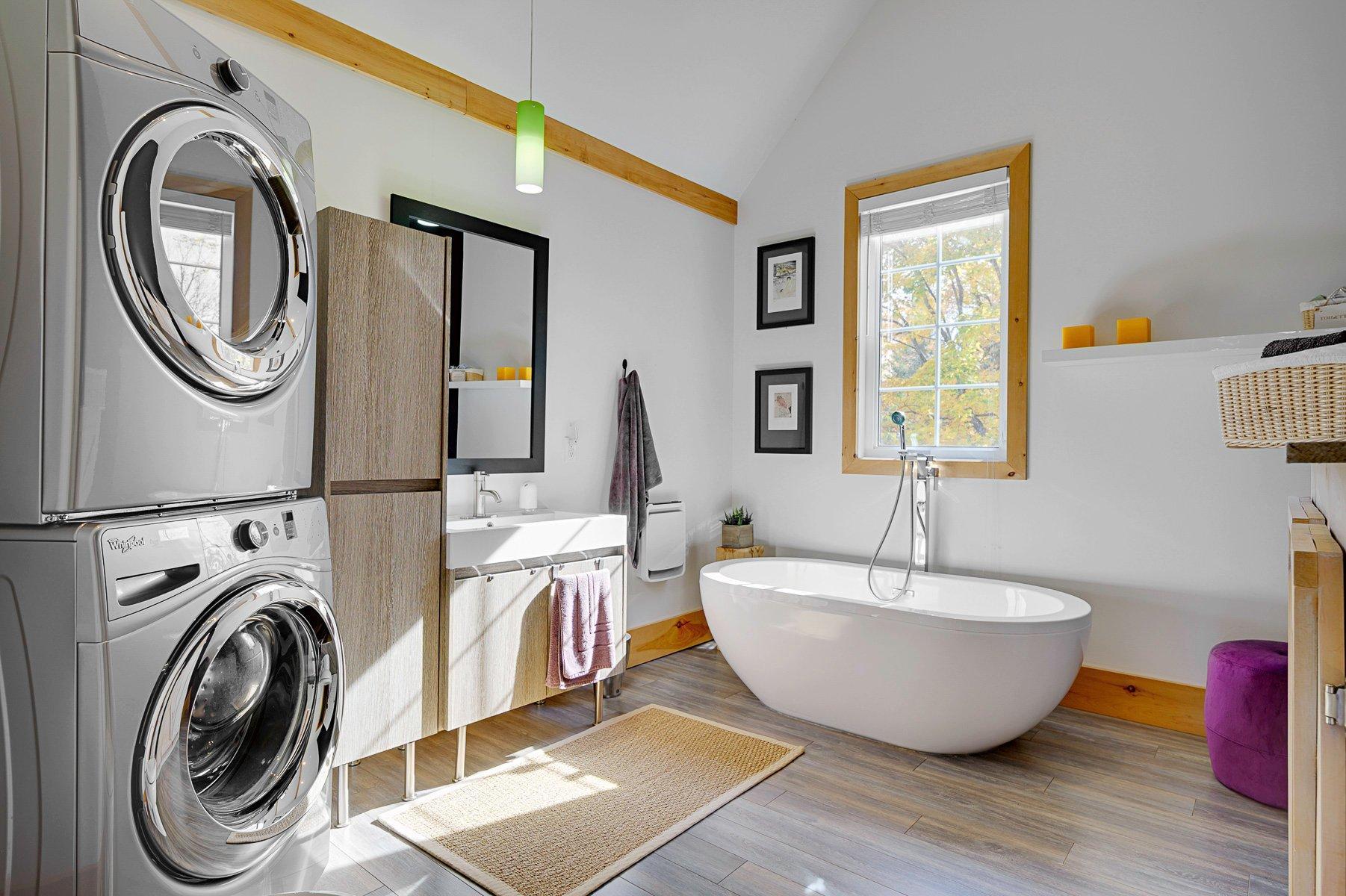 









1209


Ch. du Lac-Connelly

,
Saint-Hippolyte,




QC
J8A2B9

