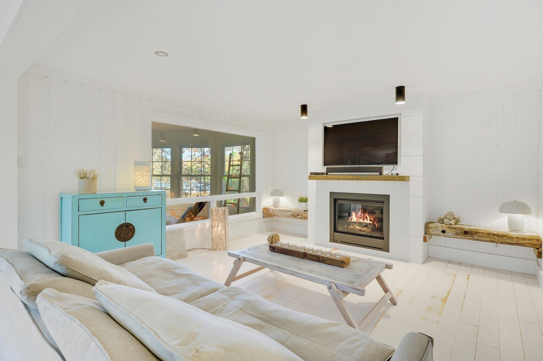 









1209


Ch. du Lac-Connelly

,
Saint-Hippolyte,




QC
J8A2B9

