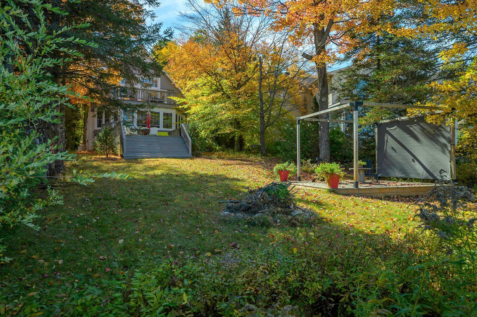 









1209


Ch. du Lac-Connelly

,
Saint-Hippolyte,




QC
J8A2B9

