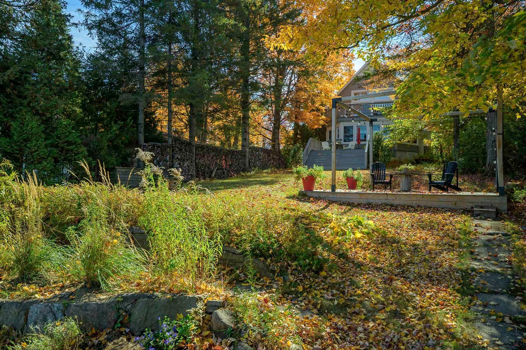 









1209


Ch. du Lac-Connelly

,
Saint-Hippolyte,




QC
J8A2B9

