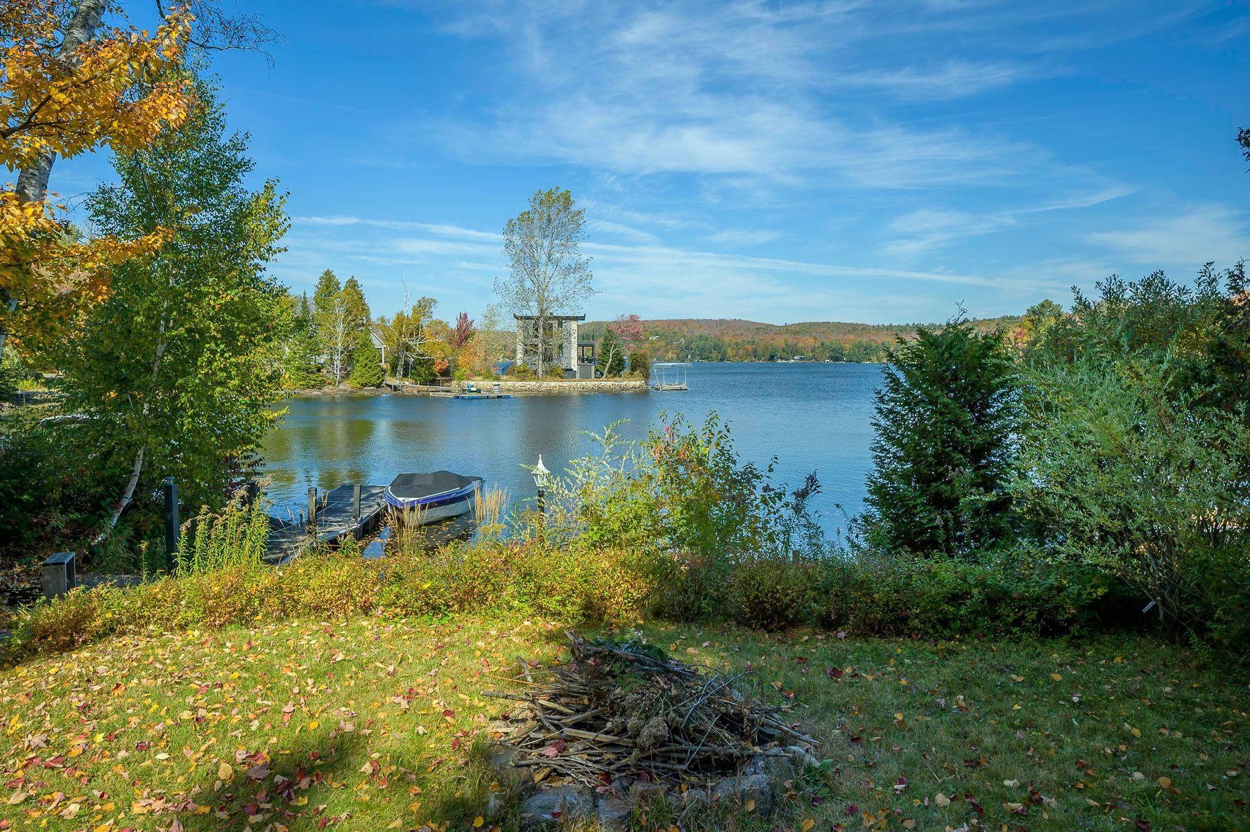 









1209


Ch. du Lac-Connelly

,
Saint-Hippolyte,




QC
J8A2B9

