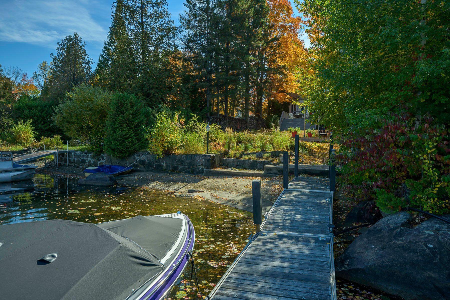 









1209


Ch. du Lac-Connelly

,
Saint-Hippolyte,




QC
J8A2B9

