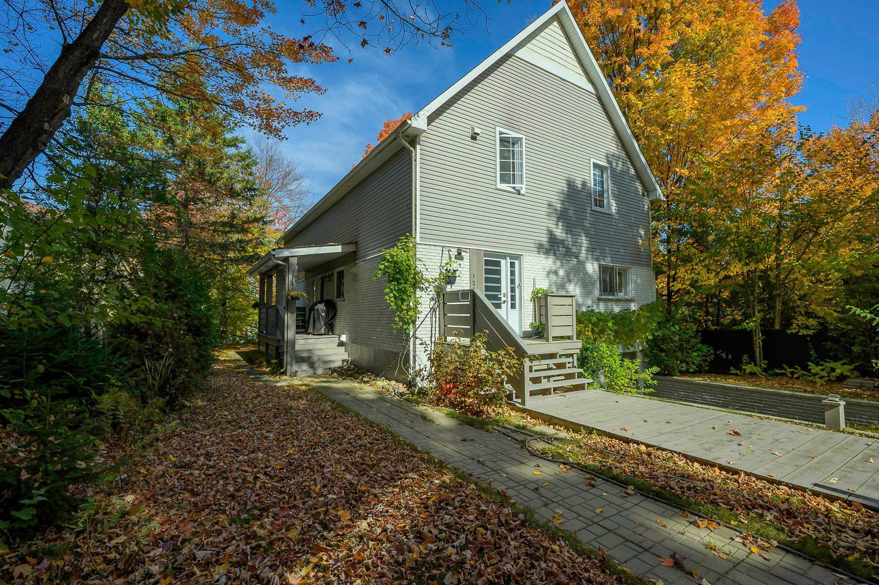 









1209


Ch. du Lac-Connelly

,
Saint-Hippolyte,




QC
J8A2B9

