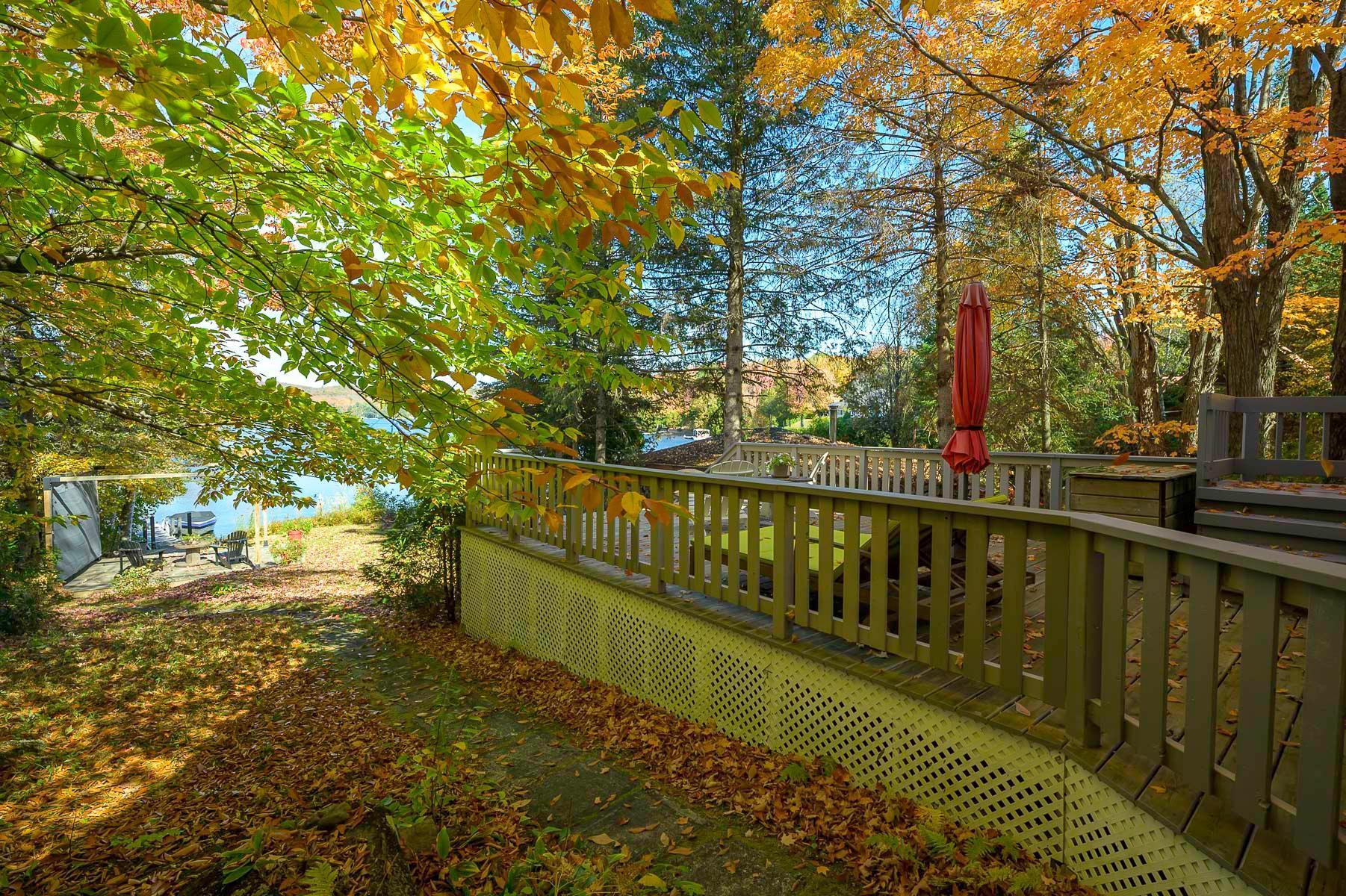 









1209


Ch. du Lac-Connelly

,
Saint-Hippolyte,




QC
J8A2B9

